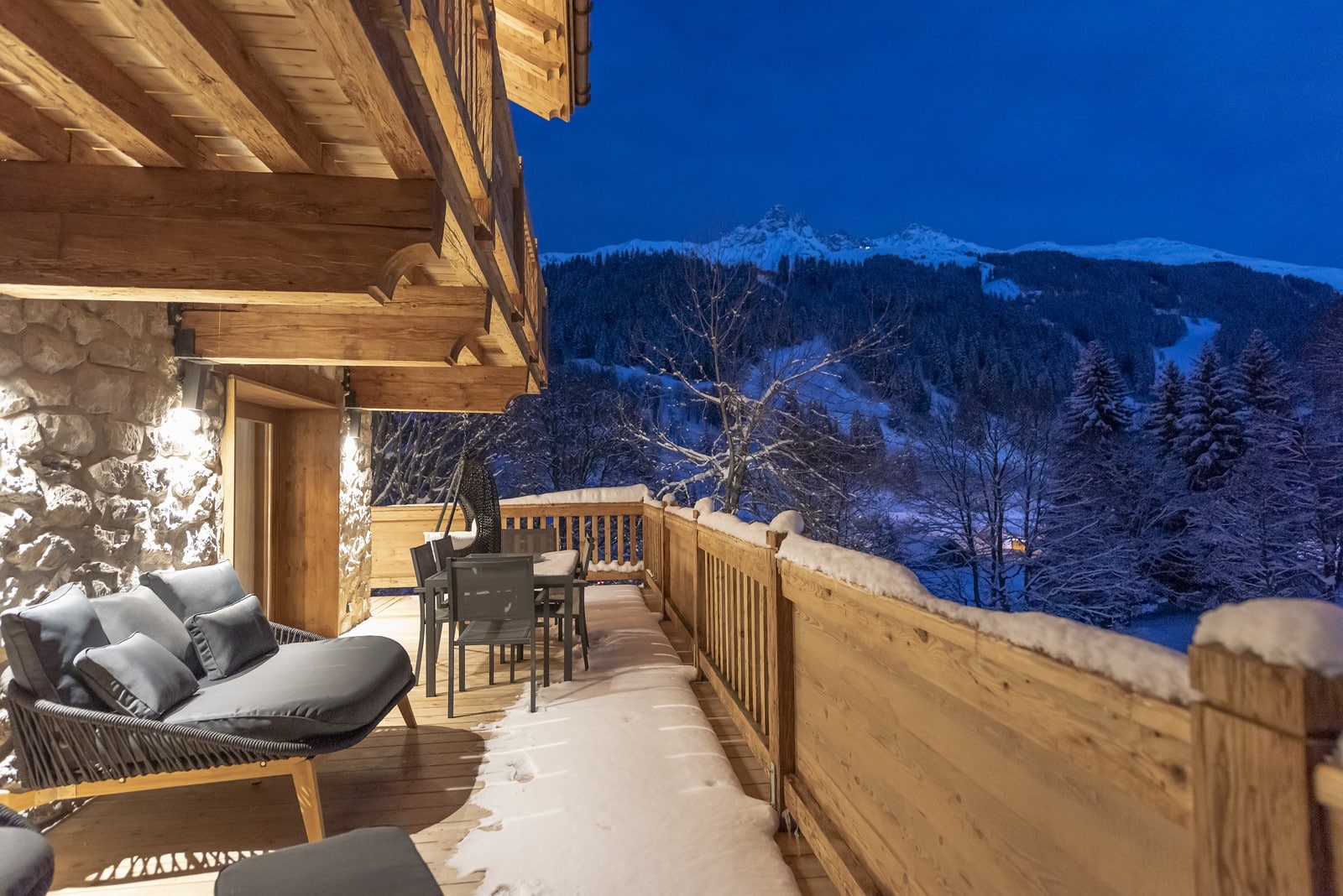 Погода в шале. Chalet Indiana Мерибель. Chalet Cecilia Meribel. Рабочий стол Шале. Шале в горах на рабочий стол.